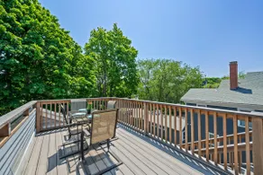 Downtown Rockport|King Bed w/Parking|Walk to Train - Image 2