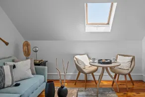 Downtown Rockport|King Bed w/Parking|Walk to Train - Image 4