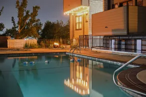 Huge Magical Condo Midtown OKC w Balcony & Pool! - Image 3