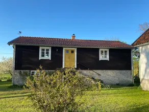 Hut in pastoral idyll - Image 2