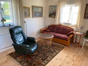 Hut in pastoral idyll - Image 5