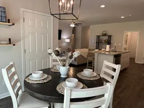 Pristine Game-day Cottage Close to Campus - Image 2