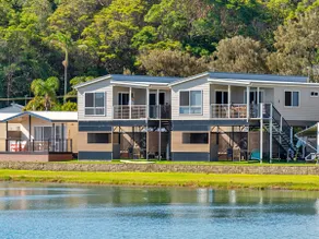 Ingenia 3 Bedroom Waterfront Superior Cabin - Image 2
