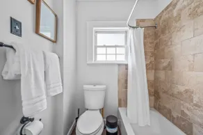 3 bedroom 1 bath house-Free Parking-10 min to EWR. - Image 4
