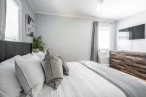 3 bedroom 1 bath house-Free Parking-10 min to EWR. - Image 2