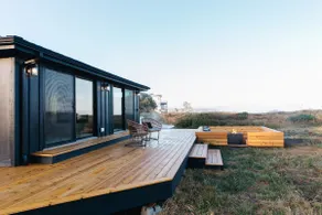 Beachfront Hot Tub Retreat for Two - Image 3