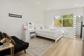 Backyard Private Studio w/ Kitchen & Free Parking - Image 2