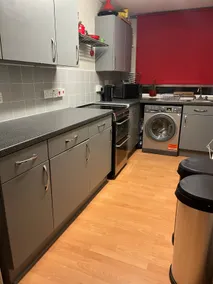 1 Bedroom Flat In East London - Image 2