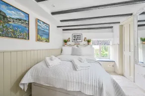 Luxury Couple's Getaway with River Views and Parking - Image 3