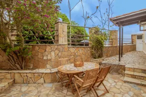 Traditional house with fresh vegetables garden - Image 2