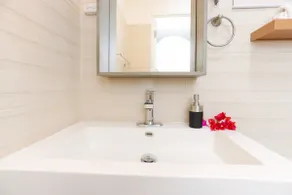 Charming Stay at Lelia - Image 5