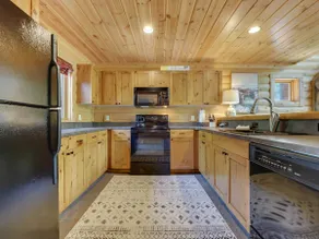 New! Special Rate, Plush! Boyne Mountain Cabin - Image 5