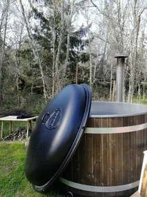 Cozy cottage with hot tub - Image 4