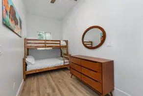 2bed and 1bth, Nice BBQ, Quiet neighborhood - Image 5