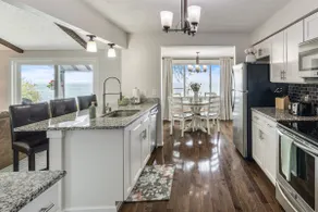 Lake Ontario Beauty! Sleeps 4! - Image 3