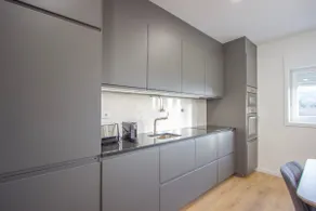 Spacious 3 bedroom single-story house with parking space - Image 4