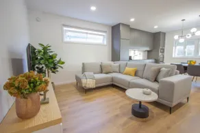Spacious 3 bedroom single-story house with parking space - Image 1
