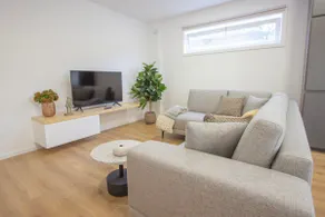 Spacious 3 bedroom single-story house with parking space - Image 3