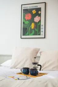 Newly renovated en-suite room w/ parking - Image 3