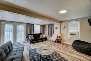 Aly's Oasis - with 5 beds 1/4 mile from downtown - Image 3