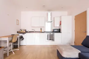 1 Bed Apartment - Redhill Central, Surrey, Gatwick #4 - Image 3