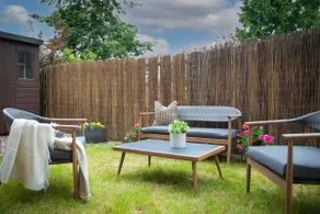 Stunning 2 bed flat with parking, and garden with mountain views - Image 3