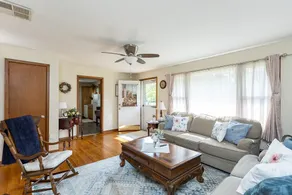 Cozy home with hot tub, kids playroom & fire pit - Image 5