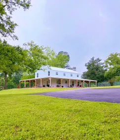 Farmhouse Retreat/Private 2 Acres - Image 4