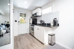 Luxury, Urban, & Elegant Oasis! Centrally-Located! - Image 5