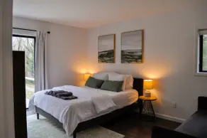 Renovated Southampton Home+Pool - Image 5
