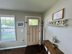 Quinn's Cottage, Cozy Downtown Home! Sleeps 8 - Image 4