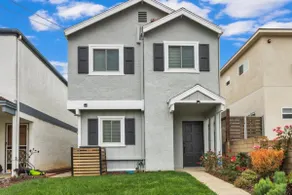 Walk to Beach | Centrally Located | Pet Friendly! - Image 5