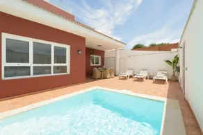Chalet with pool on the beach - Image 2