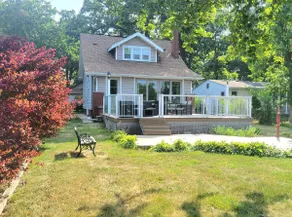 Riverfront Charmer with Character & Entertainment - Image 5