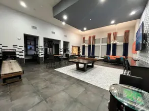 7 Min from IAH Business-Ready Apt w Pool & Wi-fi - Image 5