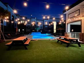 7 Min from IAH Business-Ready Apt w Pool & Wi-fi - Image 2