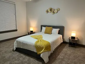 7 Min from IAH Business-Ready Apt w Pool & Wi-fi - Image 4