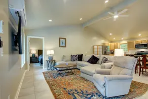 Bosque house sleeps 12. - Image 3