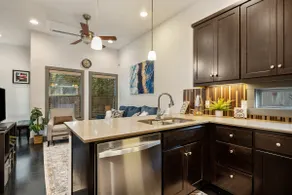 Cozy Relaxing 2BR Stay | East Austin near Downtown - Image 4