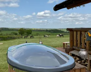 Willow, Luxury Log Cabin Retreat - Image 4
