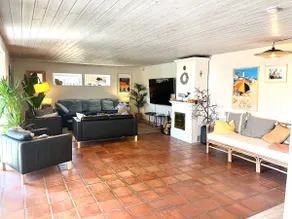 Beach villa with separate guesthouse - Image 2