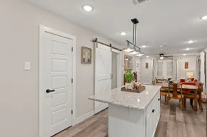 Renovated 2 BR, 3 blks to Square - Image 5
