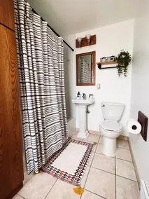 Comfy West Allis Home 2 Bedrooms/2 Bathrooms - Image 5