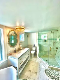 Violet’s Place- king bed- pet friendly- hot tub! - Image 3