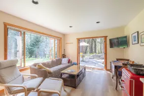 Luxurious Nature Retreat with Private Hot Tub - Image 2