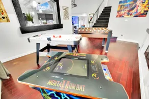 Vegas-Themed | Jetted Spa-Pool Table-Near Strip! - Image 2