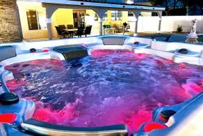 Vegas-Themed | Jetted Spa-Pool Table-Near Strip! - Image 5