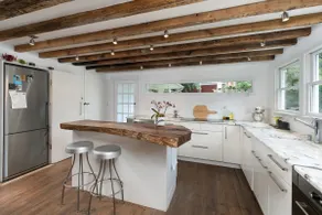 Idyllic Designer Farmhouse - Image 5