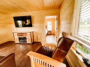 The Caribou Cabin in Bethany, MO - Image 4