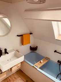 Cozy city nest: 2-room oasis - Image 3